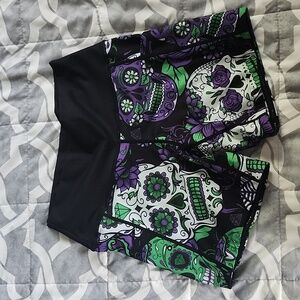 Constantly Varied Gear CVG 5" shorts women's small chaos skulls limited print